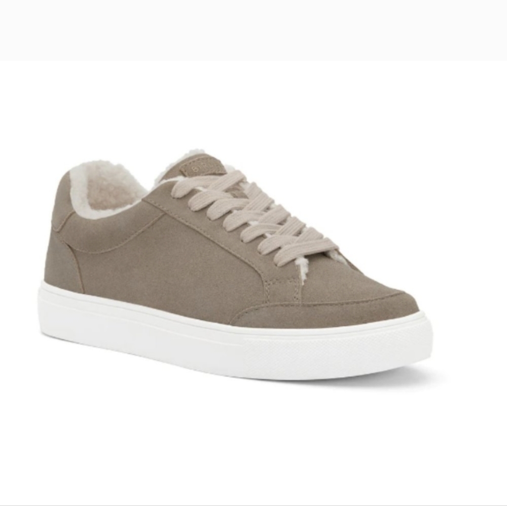 Birdies - Cardinal Sneaker Faux shearling lined  Size 8.5 A Cozy Must Have!!